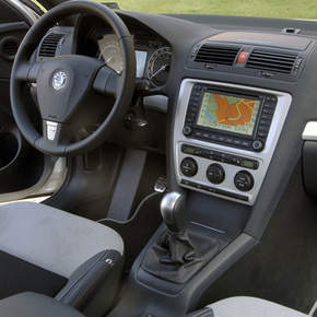 Intro RSC-N04 Переходная рамка Skoda Octavia