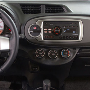Intro RTY-N44 Переходная рамка Toyota Yaris 2013+